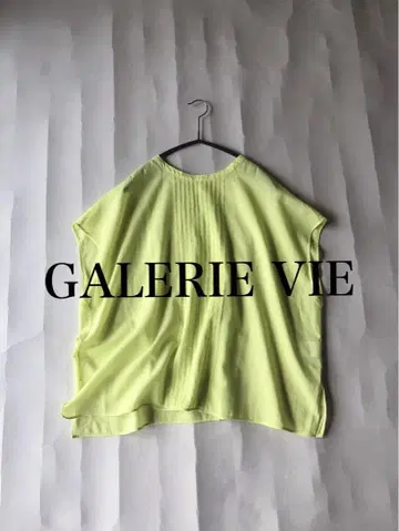 투모로우랜드 GALERIE VIE 프론트 턱 뒷면 버튼 풀오버