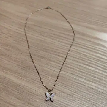 안나수이 골드 나비 모티브 목걸이