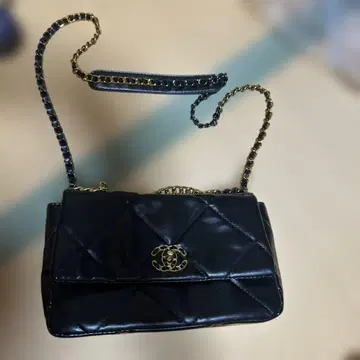 블랙 퀼팅 숄더백