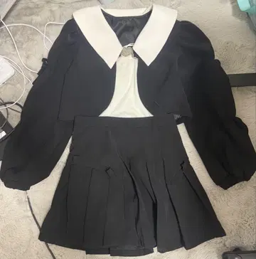 블랙 카라 부착 셋업