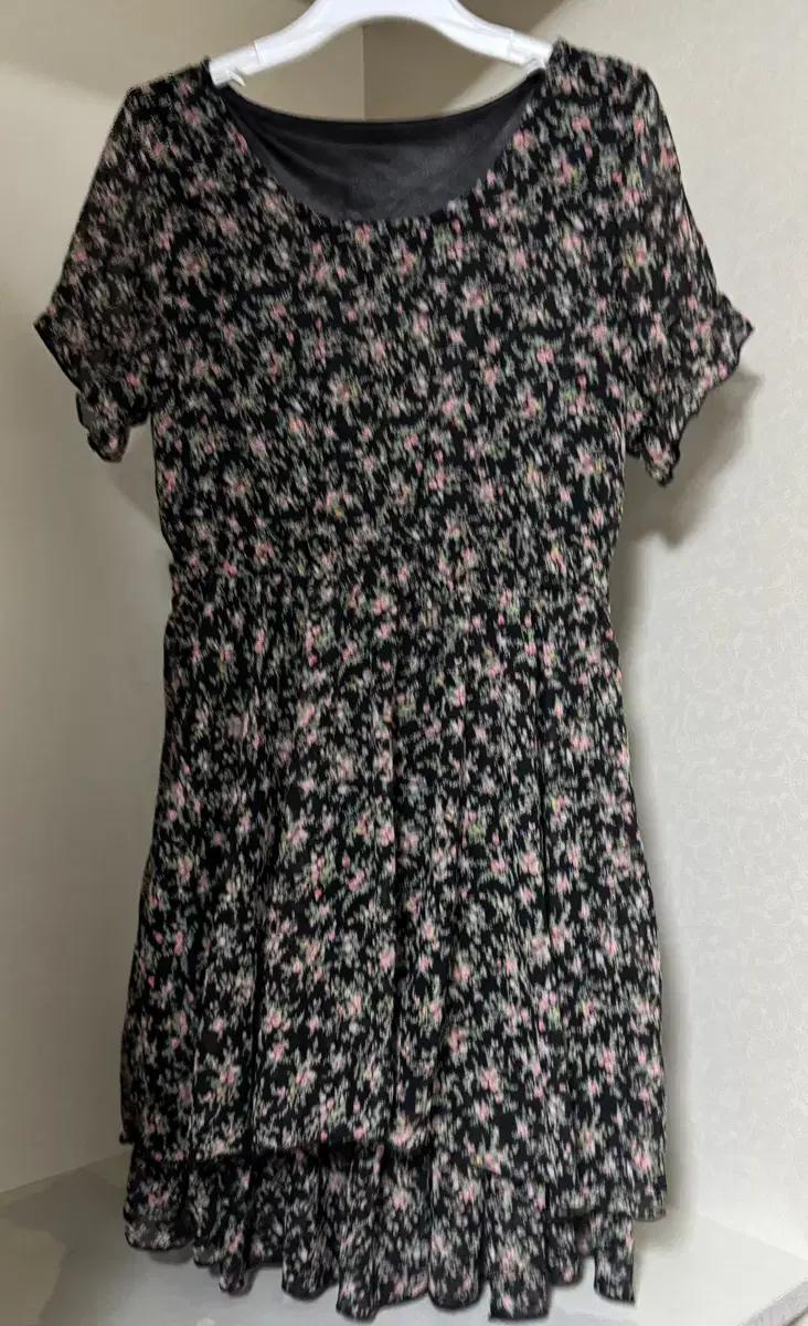 Yerin style small floral Onepiece stc Beobin som fishbowl Iko Jinri Harunal vintage
