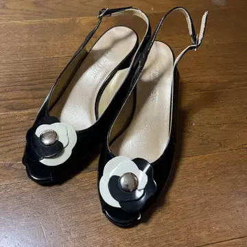 MIHAMA 미하마 백 스트랩 펌프스 에나멜 새상품급 21.5cm