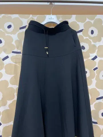 블랙 플레어 스커트 JENNE