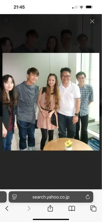 아마무가 착용한 같은 형태, 동일 컬러의 원피스, 튜닉