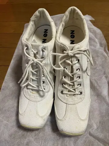 화이트 캔버스 노 네임 스니커즈