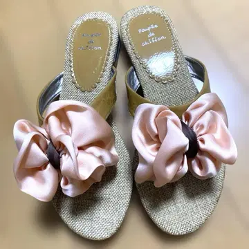 여성용 리본이 달린 샌들