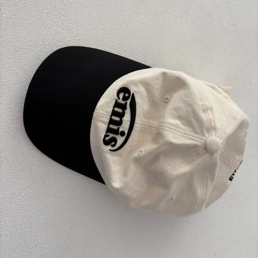 emis Ball Cap Two-tone Black on Bunjang Global Site.