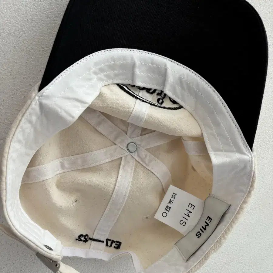 emis Ball Cap Two-tone Black on Bunjang Global Site.