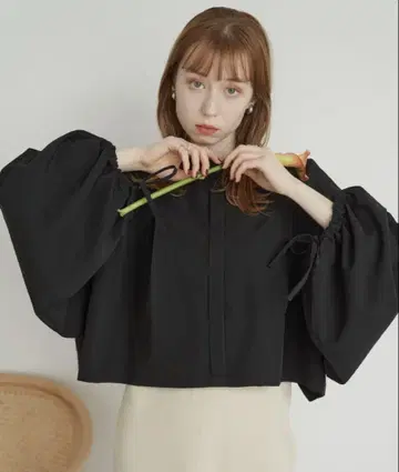 hinari 볼륨 리본 블라우스 블랙