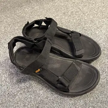 Teva 블랙 스포츠 샌들