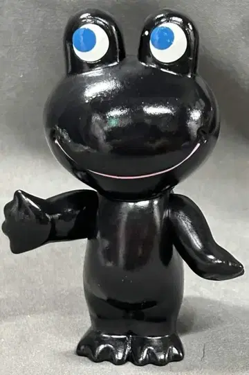 코와 소프트 비닐 인형 케로짱 발이 붙어 있는 블랙 성형 95mm
