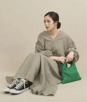 카키색 롱 원피스 V넥 긴팔