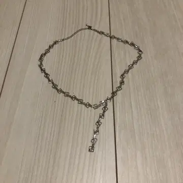 심플한 금속제 체인 목걸이