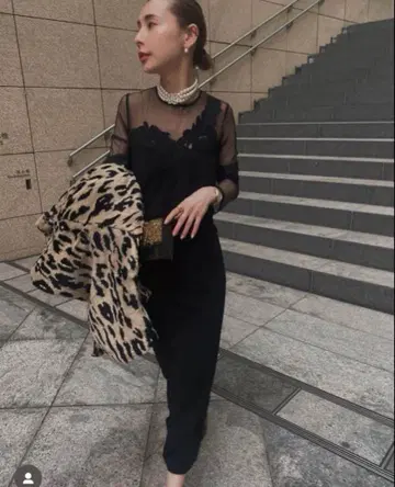 언드 레니 컷워크 드레스