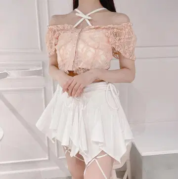 릴릴리 레이스 퍼프 블라우스