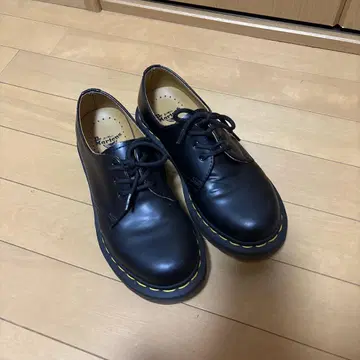 Dr. Martens 블랙 레이스업 신발 4 UK