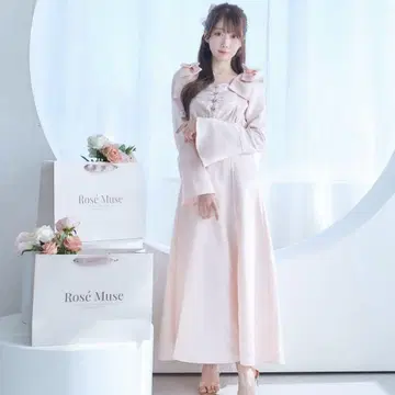 로즈뮤즈 어깨 리본 자카드 드레스