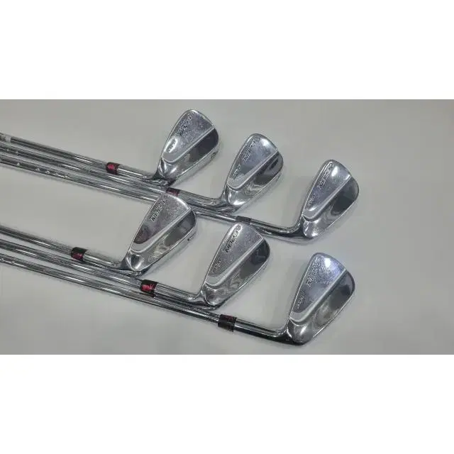 Epon AF-Tour MB Iron Set 5-P Dynamic Gold AMT Black...