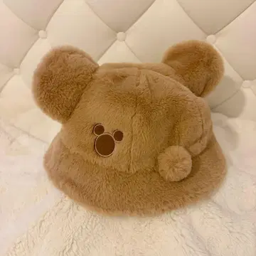 곰 귀가 달린 퍼 햇 베이지