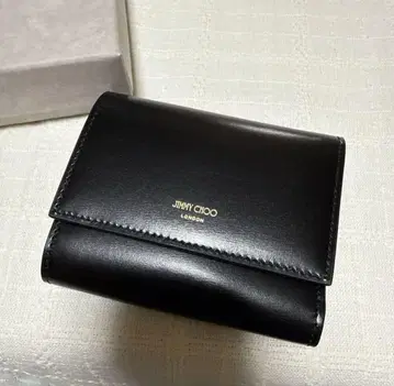 JIMMY CHOO 블랙 3단 폴더형 지갑