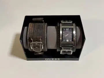GUESS 블랙 가죽 손목시계