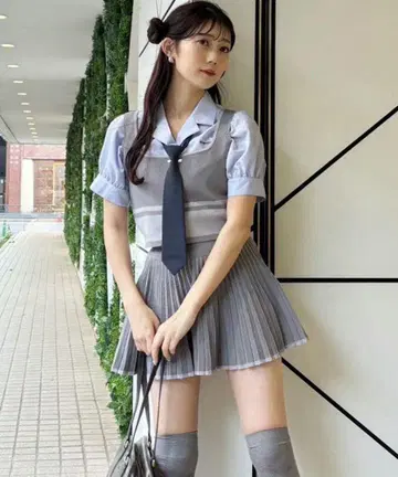 그레이 니트 미니 셋업 넥타이 포함 오픈 카라 셔츠