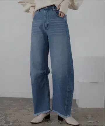 택 포함 새상품 LIAN 커브 데님 팬츠 프린지 블루