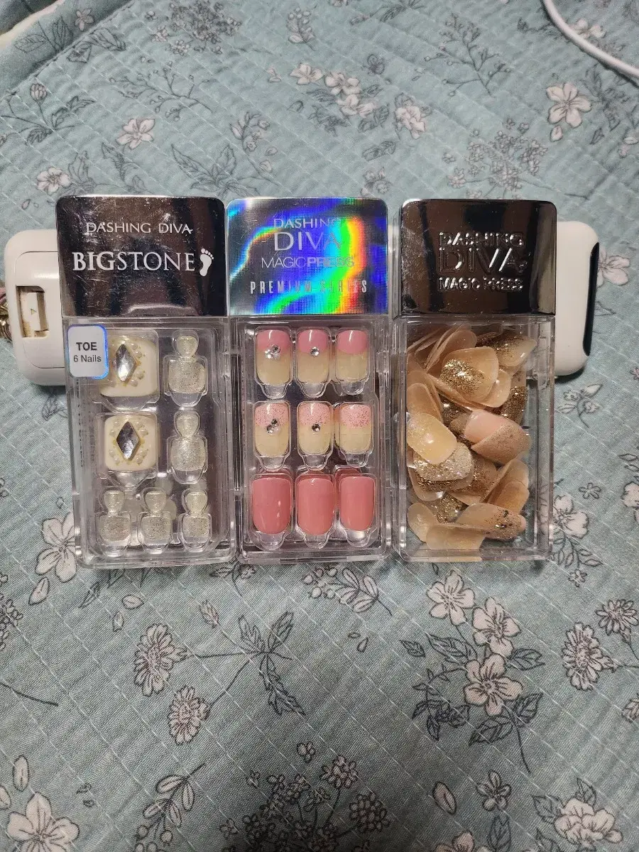 Dashing Diva Nail + Pedi + Bonus in bulk, including shipping. 10,000 won