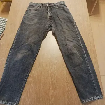 Wrangler 다크 그레이 스트레이트 데님