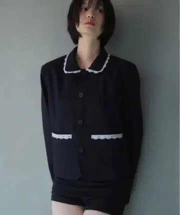 Compact lace jaket / 레이스가 있는 컴팩트 자켓