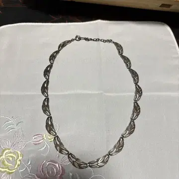 리프 모티브 실버 목걸이