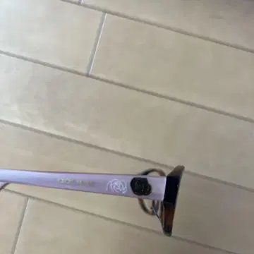안경 브라운
