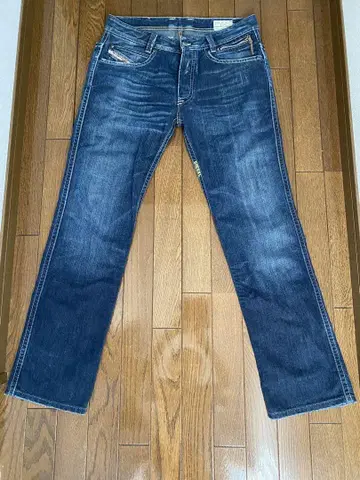 다크 블루 데님 청바지 버튼 플라이 풀 렝스