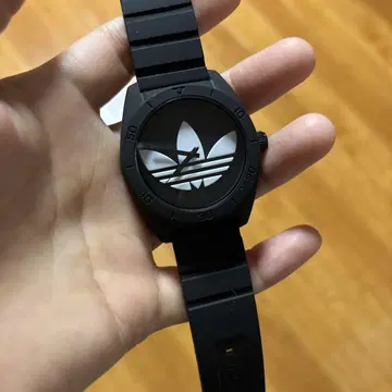 아디다스 블랙 로고 워치