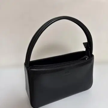 블랙 가죽 핸드백