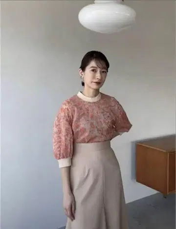 CLANE FLORET EMBROIDERY 플라워 자수 컴팩트 티셔츠