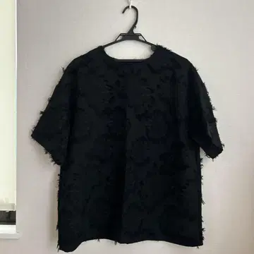 ILMIRI 프린지 블랙 반팔 상의