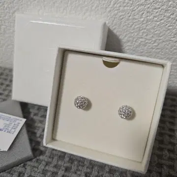 새상품 SWAROVSKI DEXTERA 스터드 귀걸이 화이트
