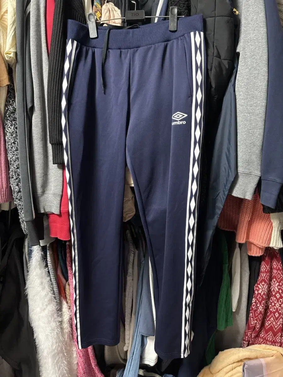 Umbro Training Pants S (Waist 39 Total Length 100 Thigh 30)