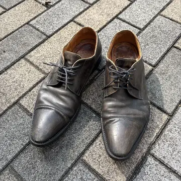 다크 그레이 가죽 드레스 신발 빈티지