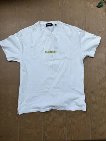 XLARGE 화이트 티셔츠 S 사이즈