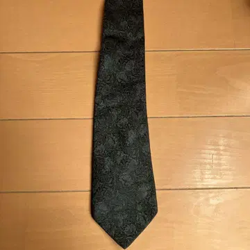 던힐 꽃무늬 넥타이 블랙과 그린