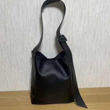 블랙 심플 숄더백