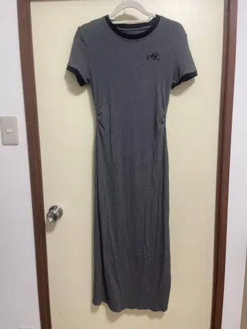 가격 인하된 스타일 좋은 원피스 그레이 반팔 롱 원피스