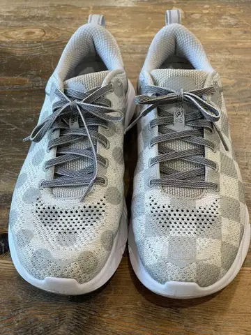 HOKA ONE ONE 엔지니어드 가먼츠 콜라보 러닝화