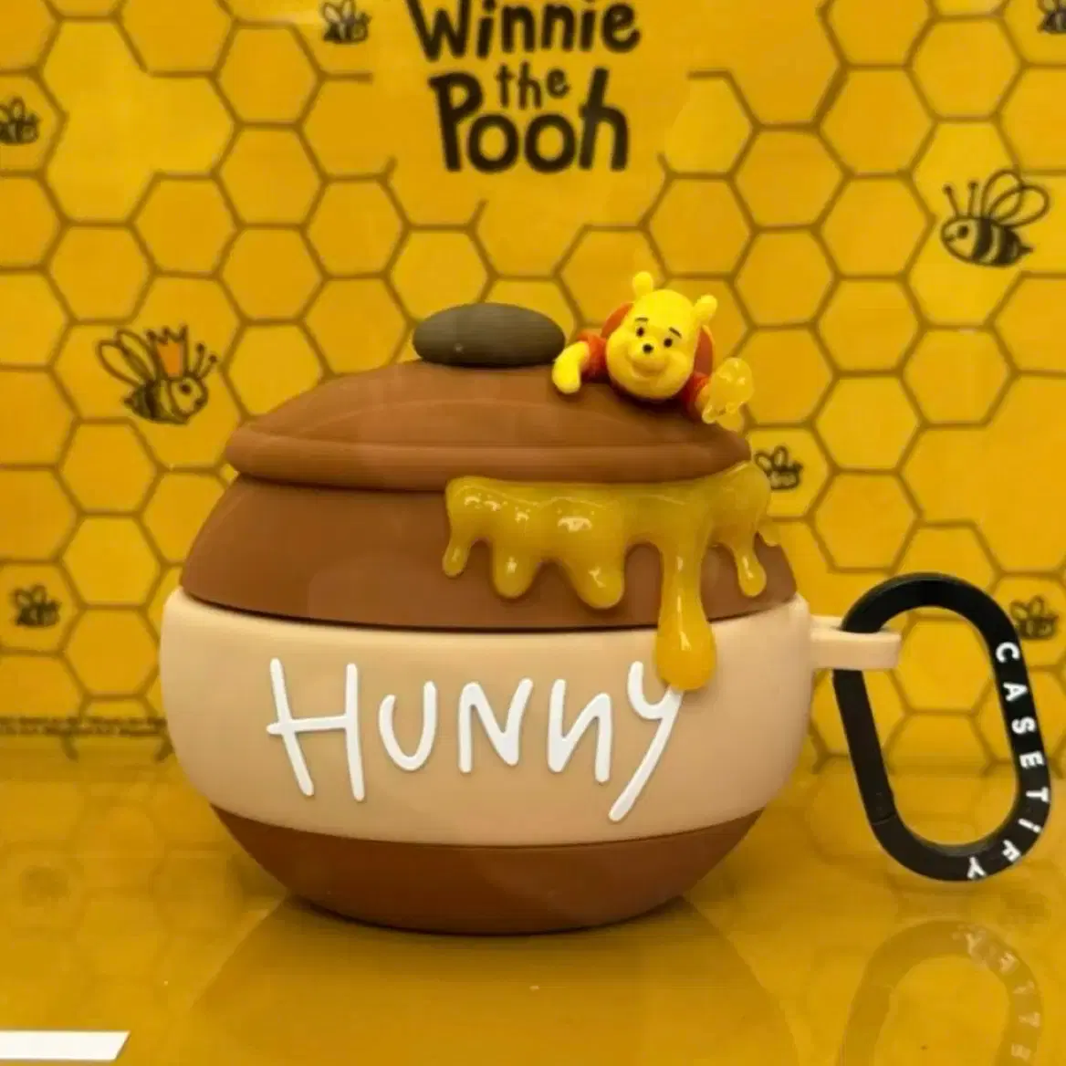 CASETIFY 케이스티파이 Casetify x Winnie the Pooh AirPods Case