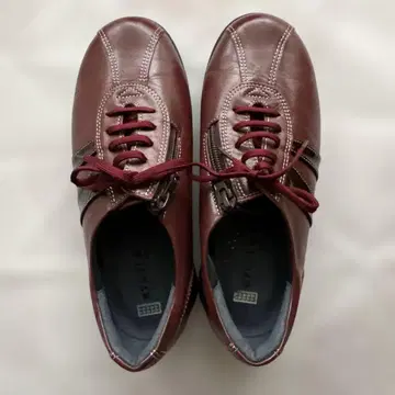 다크 브라운 레이스업 스니커즈