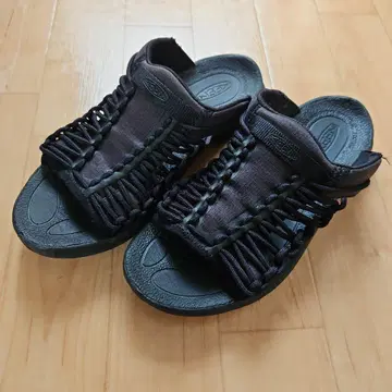 KEEN (킨) UNEEK SLIDE 유니크 슬라이드 23cm