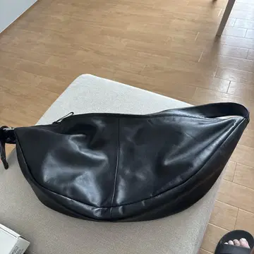 블랙 가죽 숄더백