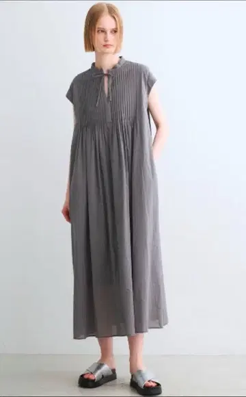 쓰리 도트 코튼 론 턱 드레스